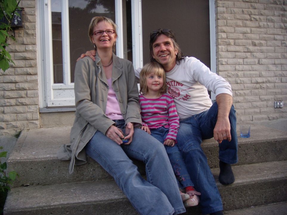 Walter Beseler (49) und Ellen Kruck (38) aus Berlin wandern mit ihren Kindern Lisa (14) und Lindsay (4) nach Kanada aus - Bildquelle: kabel eins