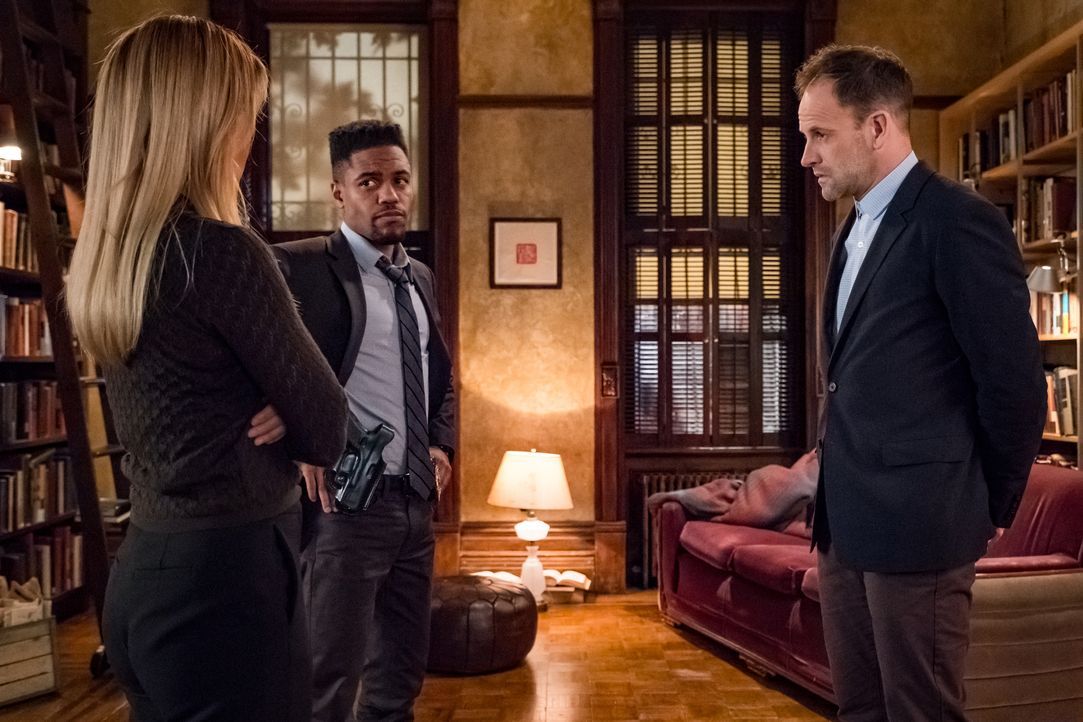 (v.l.n.r.) Joan Watson (Lucy Liu); Detective Marcus Bell (Jon Michael Hill); Sherlock Holmes (Jonny Lee Miller) - Bildquelle: Jeff Neumann © 2018 CBS Broadcasting, Inc. All Rights Reserved. / Jeff Neumann