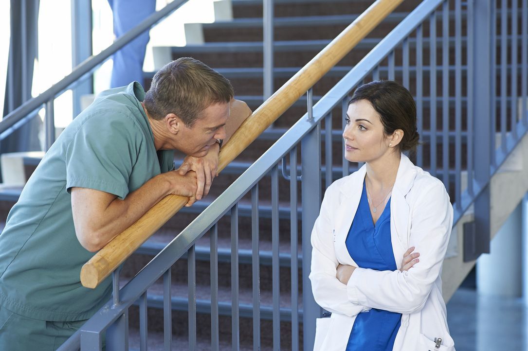 Haben Charlie (Michael Shanks, l.) und Alex (Erica Durcan, r.) doch noch eine Chance auf eine gemeinsame Zukunft? - Bildquelle: 2013  Hope Zee Two Inc.