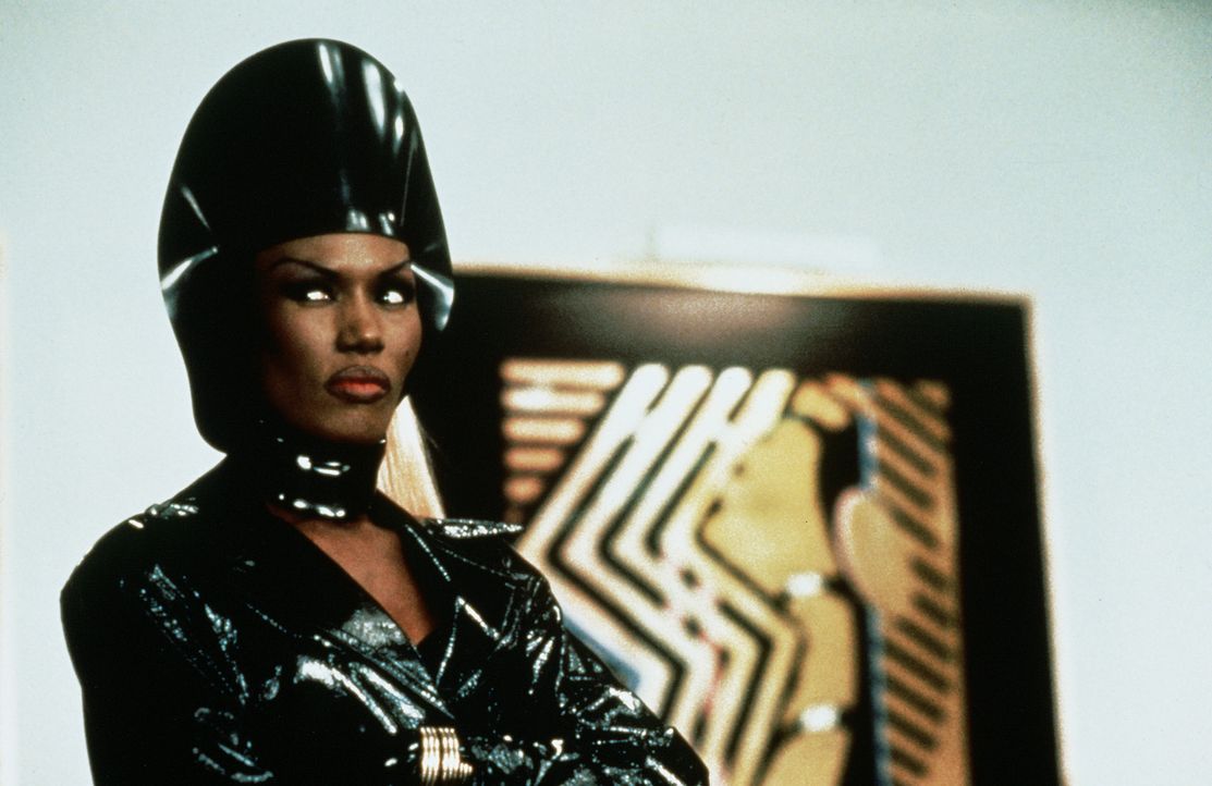 Das männermordene Model Strangé (Grace Jones) hat ein neues Opfer erspäht ... - Bildquelle: Paramount Pictures