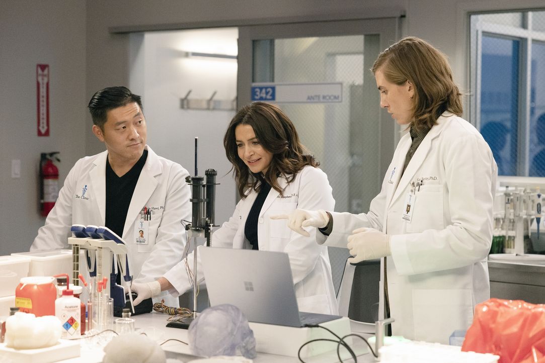 (v.l.n.r.) Dr. Gavin Hawj (Danny Yang); Dr. Amelia Shepherd (Caterina Scorsone); Dr. Kai Bartley (E.R. Fightmaster) - Bildquelle: © 2021 American Broadcasting Companies, Inc. All rights reserved.