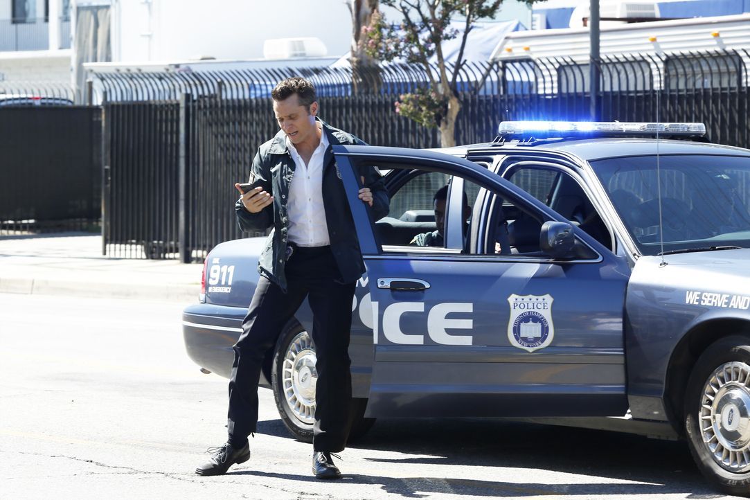 Ryan (Seamus Dever) nimmt die Spur des verschwundenen Castle auf, und die führt ihn auf einen Schrottplatz ... - Bildquelle: Kelsey McNeal ABC Studios / Kelsey McNeal