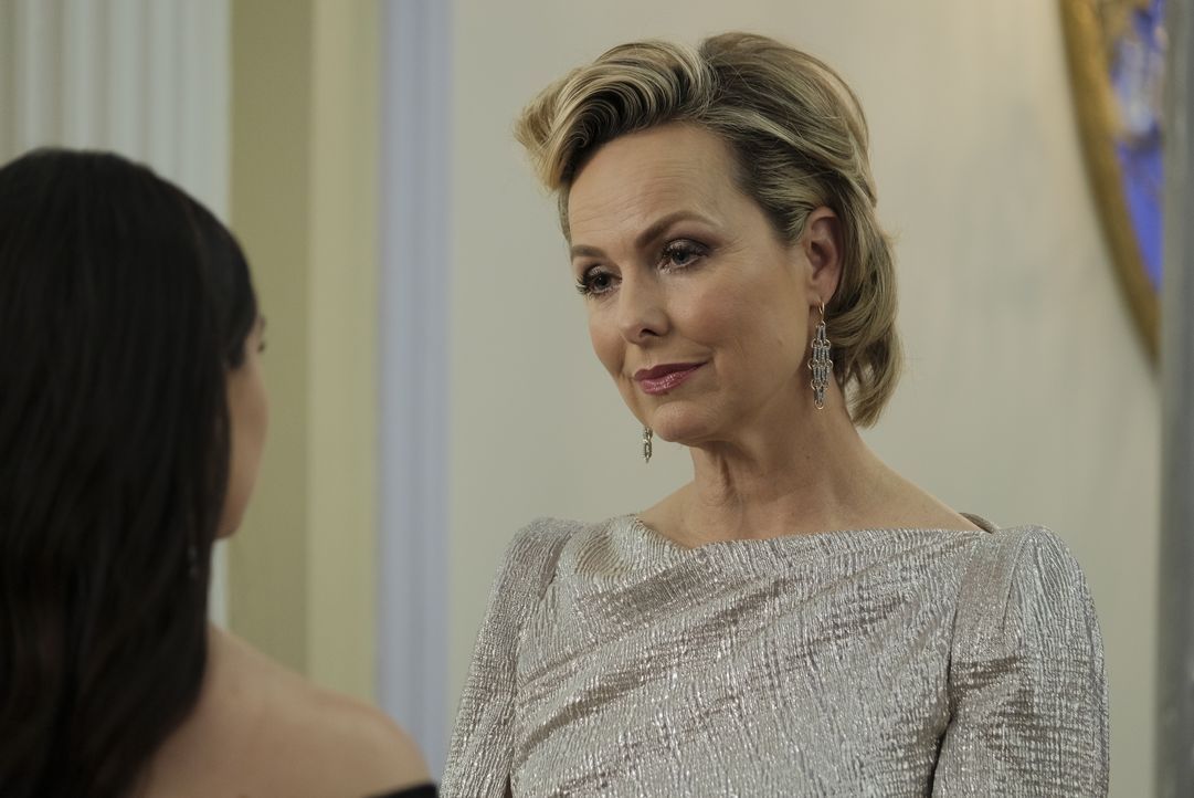 Jacqueline Carlyle (Melora Hardin) - Bildquelle: Philippe Bosse 2018 Universal Television LLC. ALL RIGHTS RESERVED. / Philippe Bosse