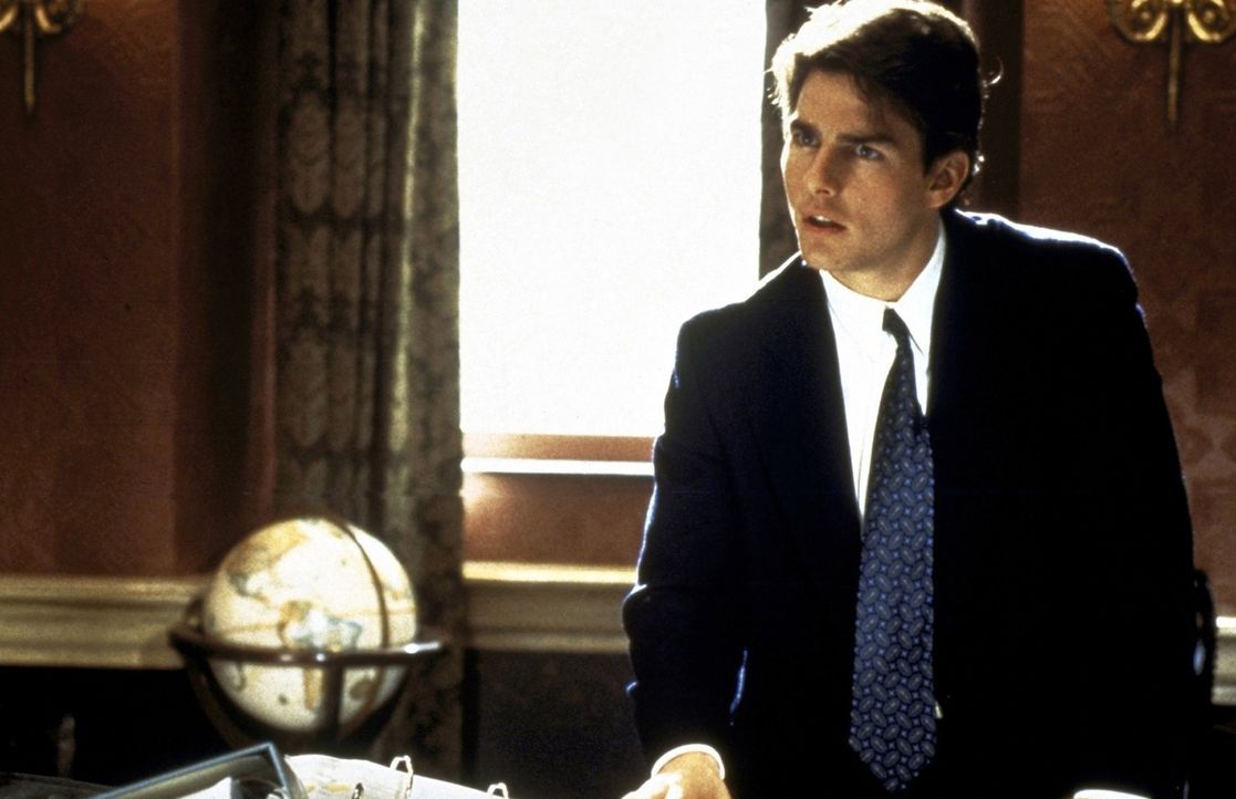 Jung, ehrgeizig und voller Ideale: Mitch McDerre (Tom Cruise) geht ganz in seiner Arbeit für die Kanzlei auf. Doch eines Tages stößt er auf die S... - Bildquelle: Paramount Pictures