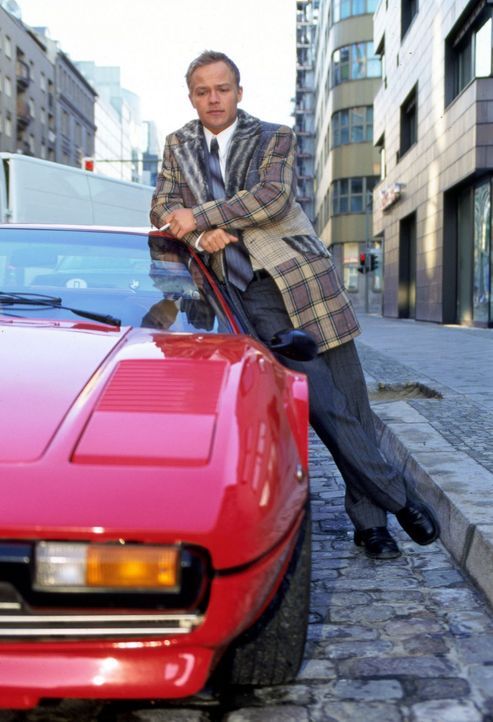 Ben Raabe (Matthias Koeberlin) ist 28 Jahre alt, leitender Manager im väterlichen Unternehmen, fährt einen Ferrari, trägt Rolex und liebt die Ero... - Bildquelle: Sat.1/Degraa