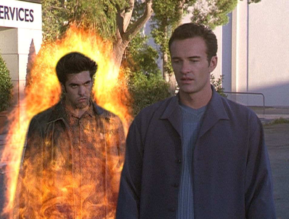 Das Böse erscheint in Gestalt von Shane (Jordan Bridges, l.), welches nun Cole (Julian McMahon, r.) töten möchte ... - Bildquelle: Paramount Pictures