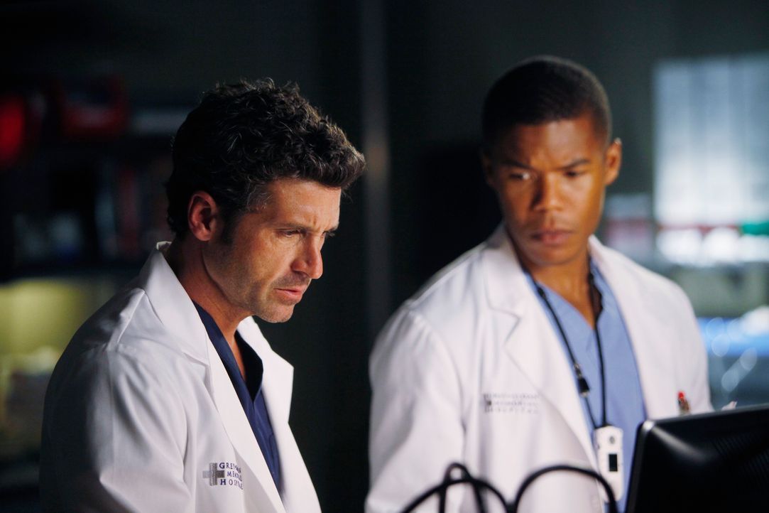 Der vom Hals abwärts gelähmte Patient von Shane (Gaius Charles, r.) und Derek (Patrick Dempsey, l.) leidet an einem komplizierten Hirntumor. Gemei... - Bildquelle: ABC Studios