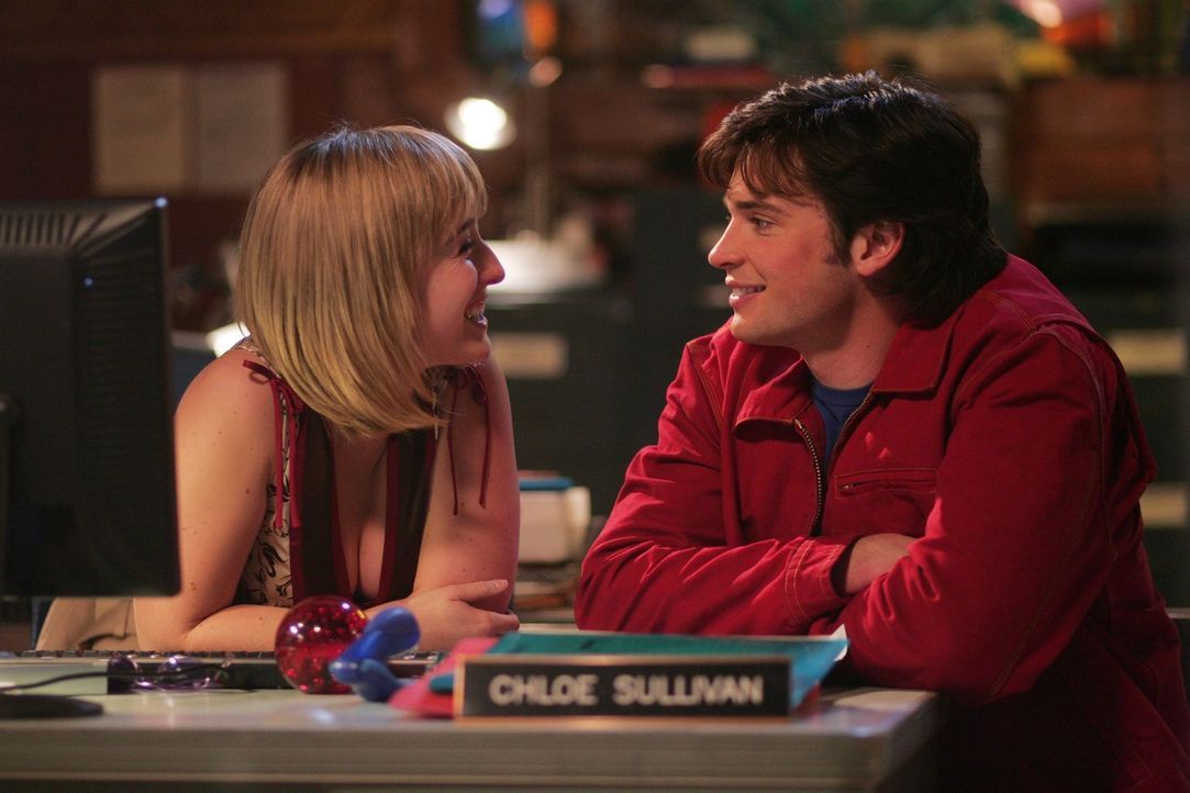 Hat Chloe (Allison Mack, l.) nun noch Gefühle für ihn, oder nicht? Clark (Tom Welling, r.) weiß nicht, wie er sich seiner Freundin gegenüber verhalt... - Bildquelle: Warner Bros.