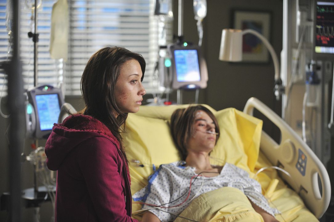 Ein schwerer Autounfall zerreißt ihre Familie: Lily (Stella Maeve, l.) und Michael (Bridger Zadina, r.) ... - Bildquelle: ABC Studios