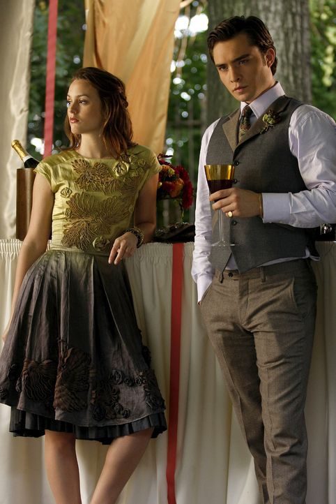 Blair (Leighton Meester, l.) und Chuck (Ed Westwick, r.) können die Hochzeit nicht genießen, weil sie beide ihre intriganten Pläne verfolgen müssen.... - Bildquelle: Warner Brothers