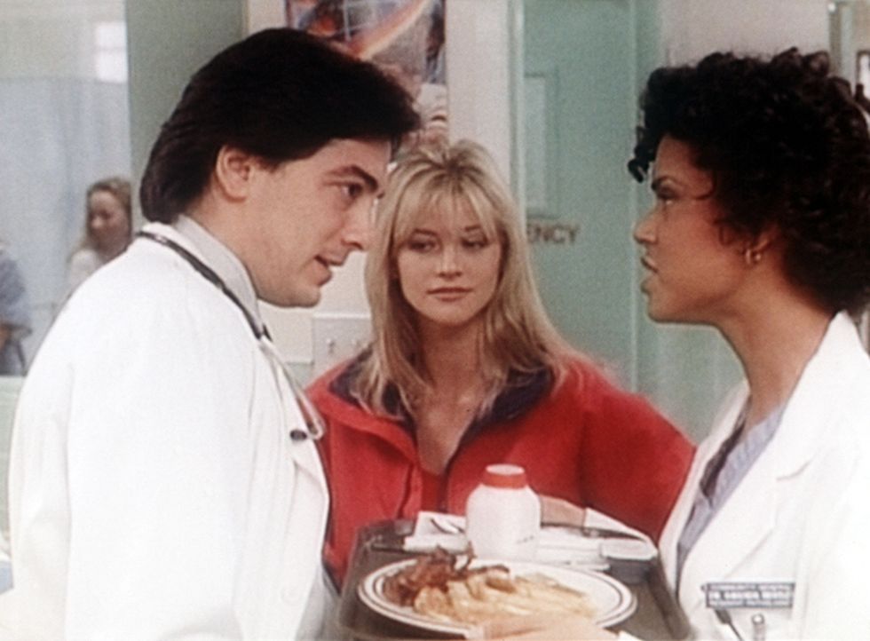 Electra (Janet Gunn, M.) flirtet mit Jack (Scott Baio, l.), doch Amanda (Victoria Rowell, r.) kommt dazwischen und stört. - Bildquelle: Viacom