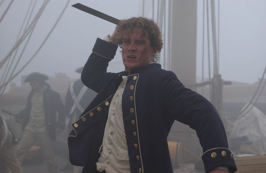 Als Maynard (Mark Umbers) als Lieutenant der Royal Navy entlarvt wird, setzt ihn Blackbeard auf einem kleinen Eiland aus und überlässt ihn seinem... - Bildquelle: Hallmark Entertainment