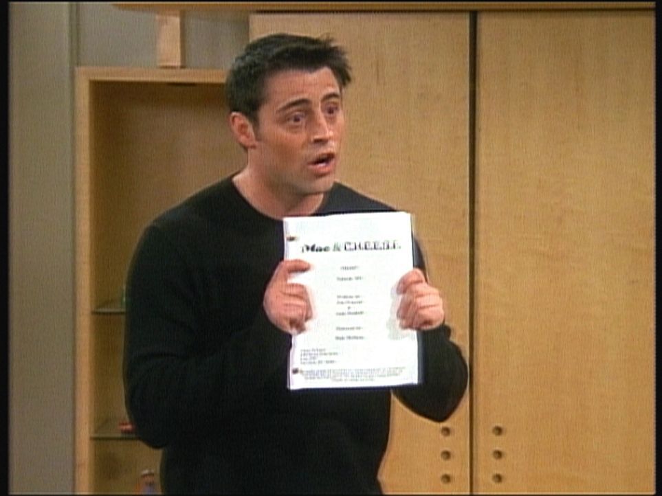Joey (Matt LeBlanc) ist überglücklich: Er hat eine Rolle in einer Serie bekommen. - Bildquelle: TM+  2000 WARNER BROS.