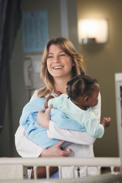 Werden sie und Derek die Chance bekommen, die kleine Zola (Darsteller unbekannt, vorne) zu adoptieren? Meredith (Ellen Pompeo, hinten) ... - Bildquelle: ABC Studios