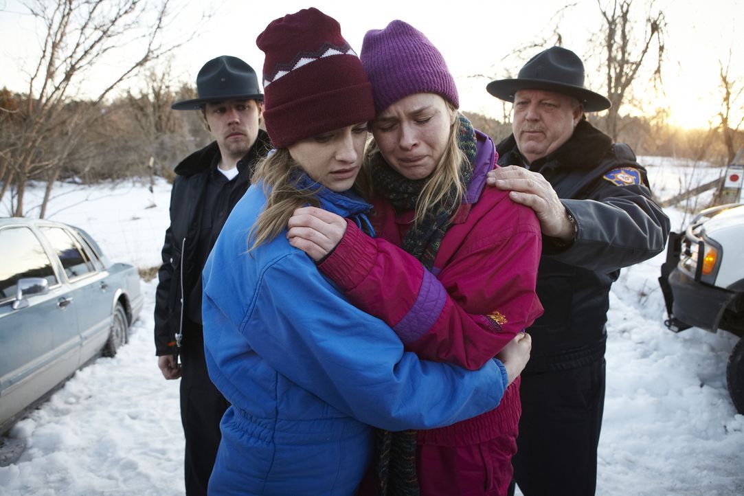 Linae und ihre Schwester erleben den schrecklichsten Winter ihres Lebens ... - Bildquelle: Ian Watson Cineflix 2014