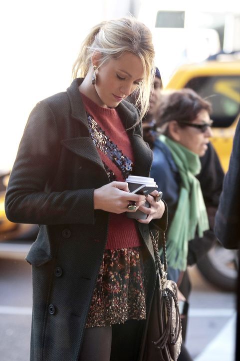 Die Abwesenheit von Gossip Girl verhilft Serenas (Blake Lively) Blog zu großer Popularität ... - Bildquelle: Warner Bros. Television