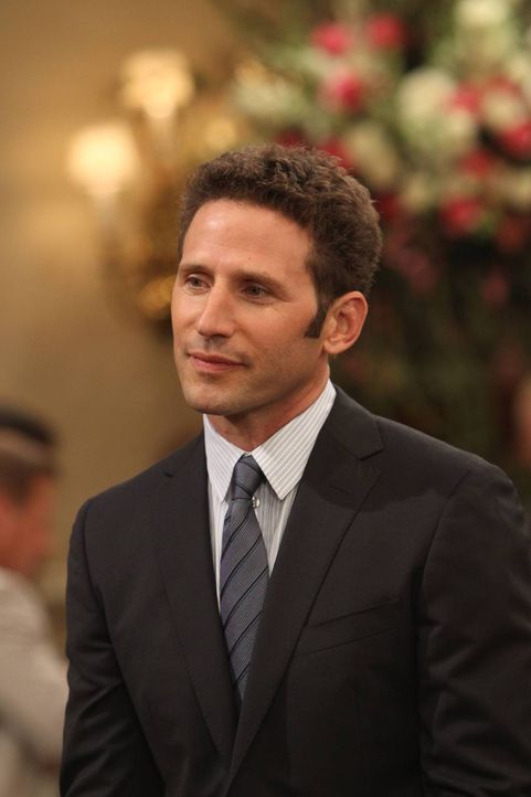 Ist Simon (Mark Feuerstein) der perfekte Mann für Kate? - Bildquelle: 2013 CBS Broadcasting, Inc. All Rights Reserved.