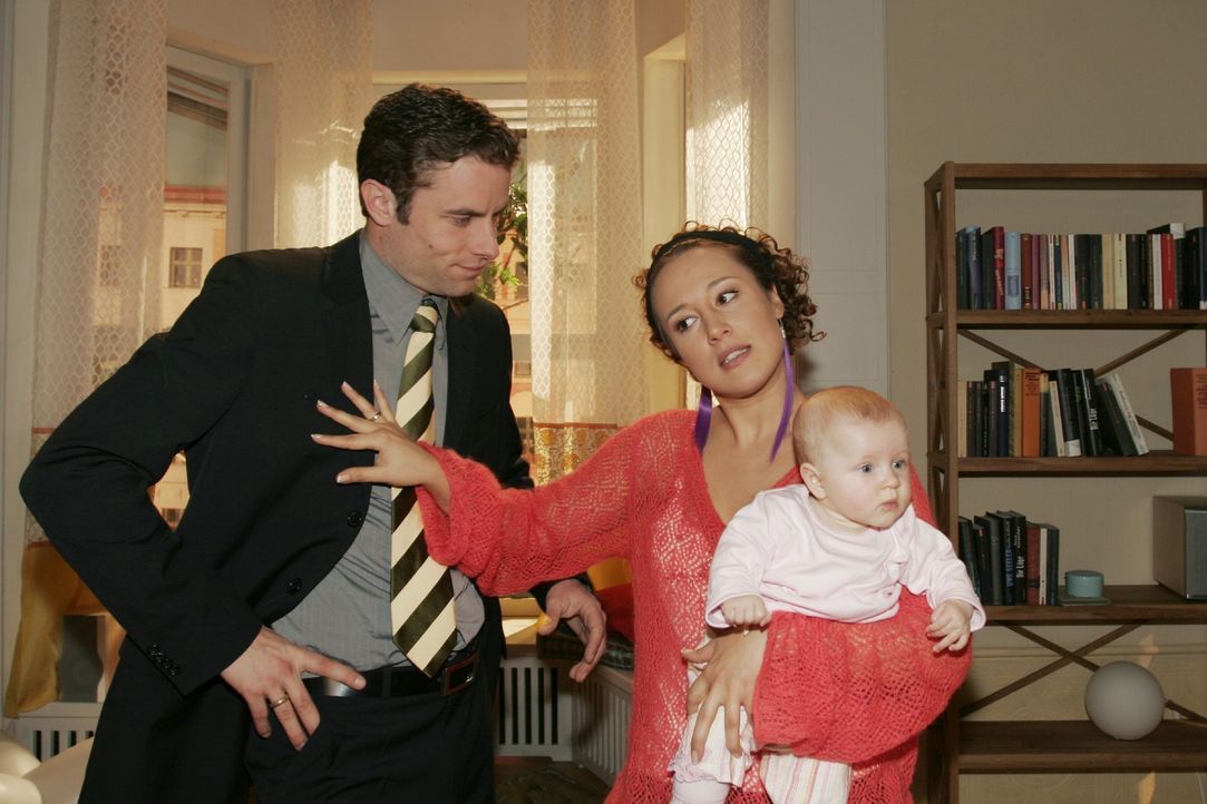 Yvonne (Bärbel Schleker, r.) kann nicht verstehen, warum Max (Alexander Sternberg, l.) den Verkauf der Wohnung noch hinauszögern will. - Bildquelle: Noreen Flynn SAT.1 / Noreen Flynn