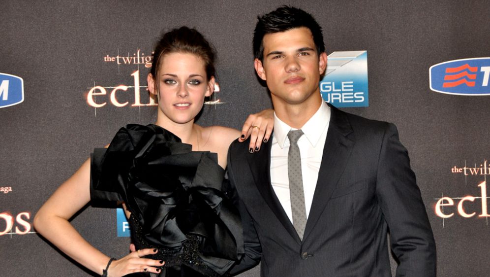 Kristen Stewart Taylor Lautner Trostet Sie Uber Trennung Hinweg