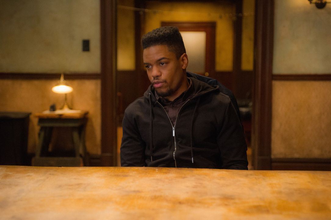 Auf Grund der Geschehnisse gilt auch Bell (Jon Michael Hill) als Verdächtiger. Eine Situation, die ihm gar nicht gefällt ... - Bildquelle: © 2017 CBS Broadcasting, Inc. All Rights Reserved.