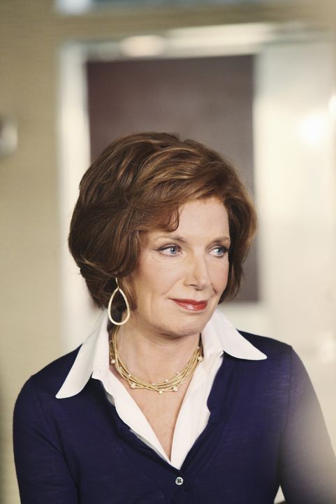 Martha (Susan Sullivan) macht sich Hoffnungen, als sie erfährt, dass Kate Beckett vorübergehend bei ihrem Sohn wohnen wird. - Bildquelle: ABC Studios