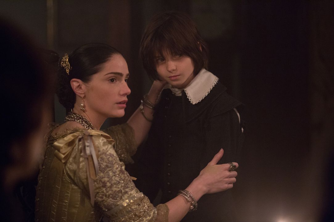 Eigentlich war sich Mary (Janet Montgomery, l.) sicher, dass sie ihren Sohn (Oliver Bell, r.) alleine vor den Einflüssen der Countess beschützen kan... - Bildquelle: 2015 Fox and its related entities. All rights reserved.