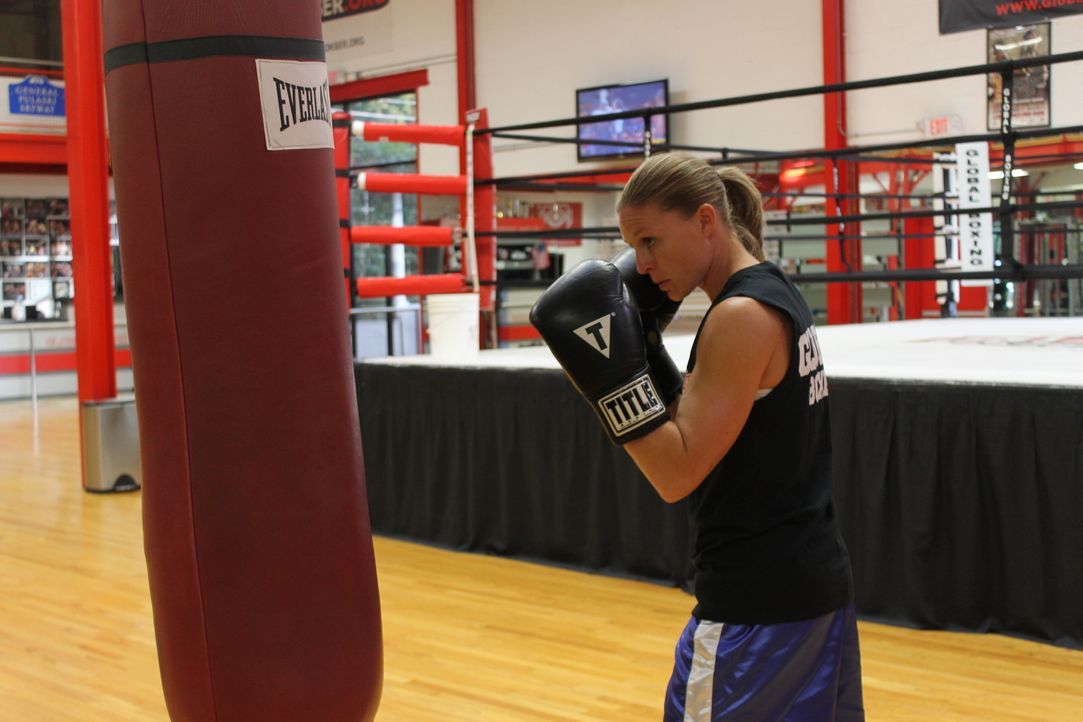 Christy ist eine der besten weiblichen Boxerinnen der Welt, doch ihr Ehemann und Coach macht ihr das Leben zur Hölle ... - Bildquelle: Atlas Media Corp.
