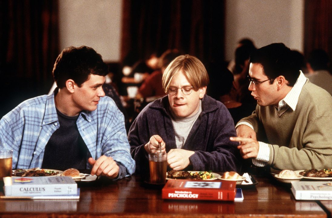 Cooper (Mark-Paul Gosselaar, r.) und Josh (Tom Everett Scott, l.) haben einen teuflischen Plan: Um das Semester trotz schlechter Zensuren zu bestehe... - Bildquelle: Paramount Pictures