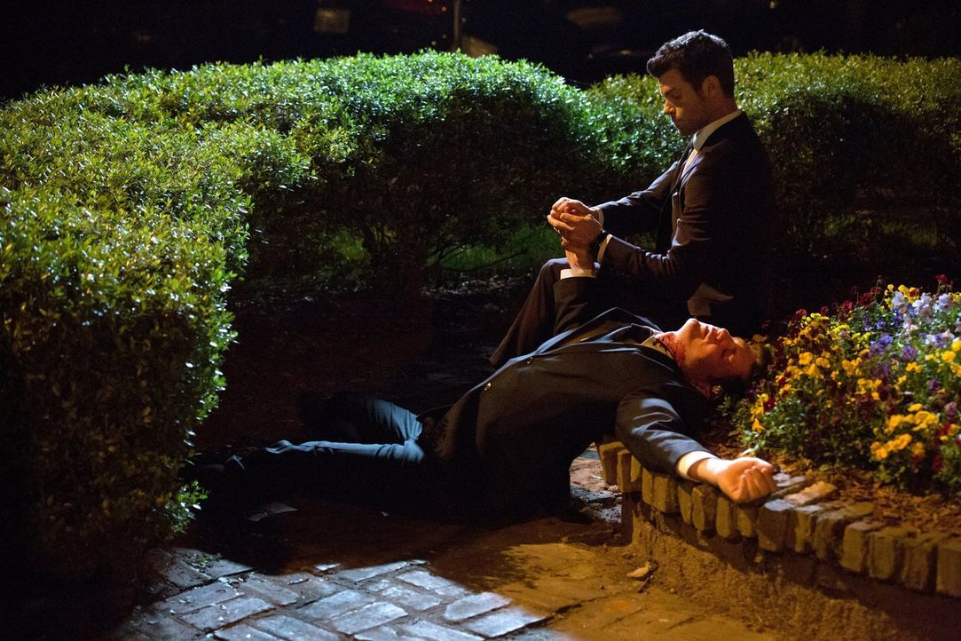 Gelingt es Elijah (Daniel Gillies), die neue Anführerin im French Quarter Francesca zu besiegen? - Bildquelle: Warner Bros. Television