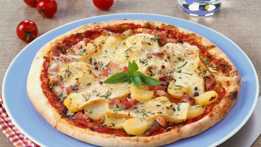 Pizza Mit Kartoffeln Und Speck Das Rezept