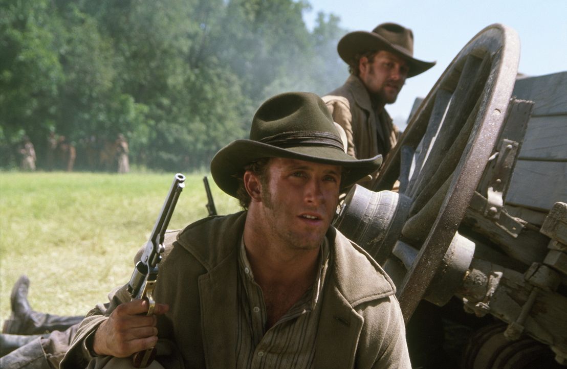 Cole Younger (Scott Caan) und Frank James (Gabriel Macht) müssen sich gegen die Pinkerton-Leute ihrer Haut wehren ... - Bildquelle: Warner Bros.