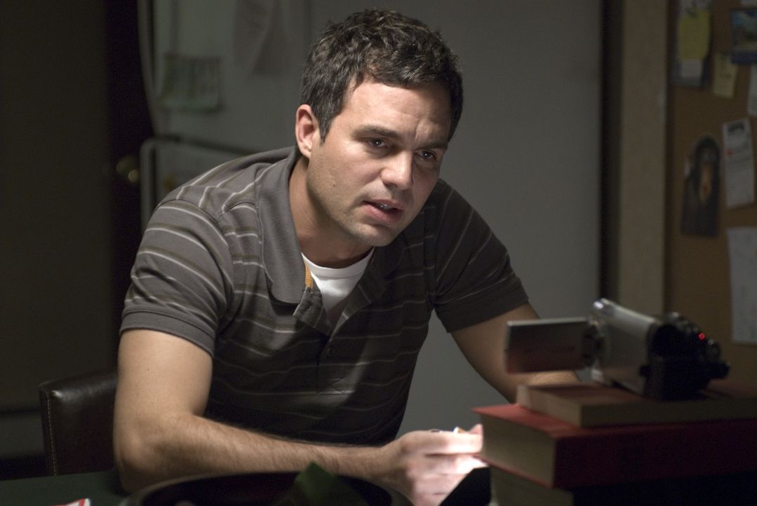 Der geflüchtete Unfallfahrer Dwight Arno (Mark Ruffalo) vergeht in Mitleid und Selbsthass. Zwar überlegt er sich immer wieder, sich der Polizei zu... - Bildquelle: TOBIS Film