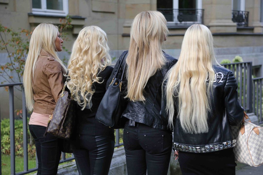 Eine Stadt, vier Blondinen und jede Menge Luxus: In der Mode-Metropole Düsseldorf genießen Nina Kristin, Jasna, Ines und Michaela das Leben der Re...