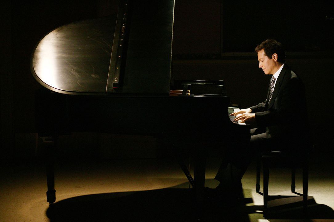 Das Nachsitzen bei Mr. Feinstein (Michael Feinstein) scheint allen Schülern große Freude zu bereiten. Schnell wird die eigentliche Bestrafung zur... - Bildquelle: The WB Television Network