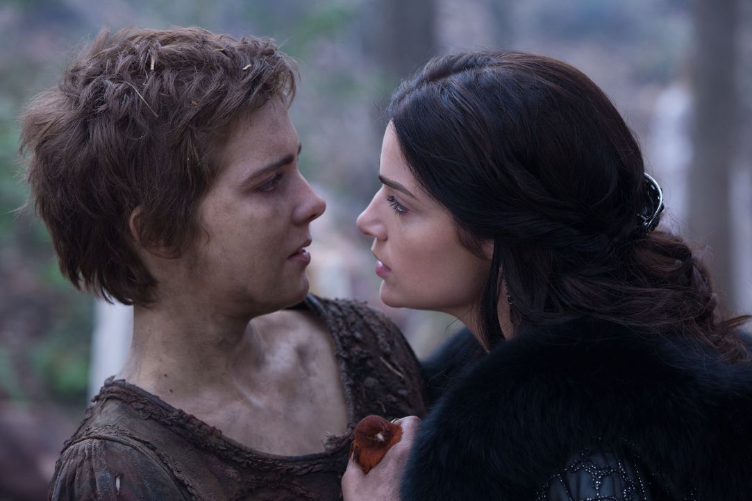 Mary (Janet Montgomery, r.) will Mercy (Elise Eberle, l.) zu mehr Respekt ihr und den Ältesten gegenüber zwingen. Doch Mercy verfolgt ihre eigenen Z... - Bildquelle: William Lothridge 2015 Fox and its related entities. All rights reserved.