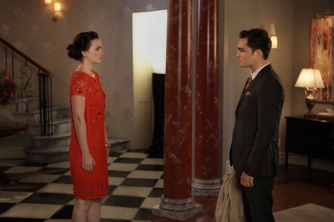 Chuck (Ed Westwick, r.) entschuldigt sich bei Blair (Leighton Meester, l.) für alles, was er ihr in der Vergangenheit angetan hat und nimmt Abschied... - Bildquelle: Warner Bros. Television
