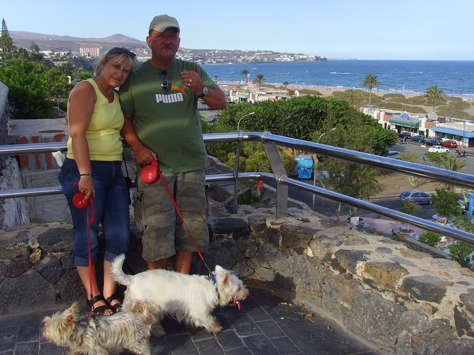Gisela (50) und Norbert (51) lassen alles hinter sich - sie geben ihre Kneipe auf und verkaufen ihren ganzen Hausstand - um unter spanischer Sonne n... - Bildquelle: kabel eins