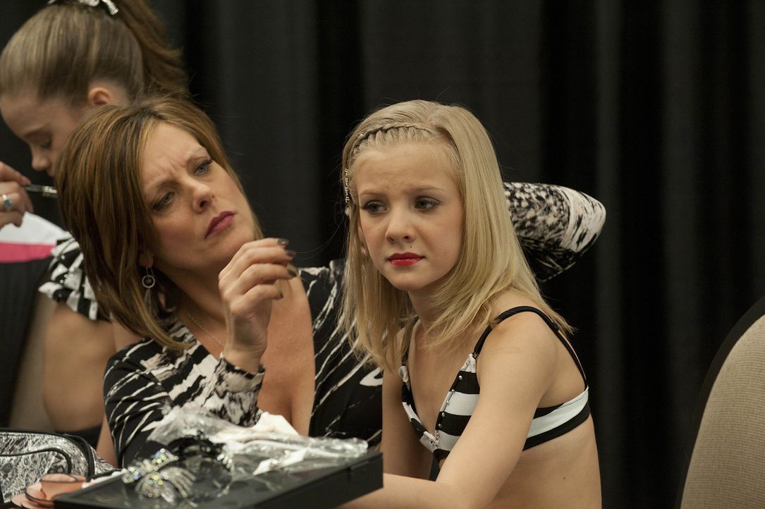 Bei diesem Wettbewerb ist die Konkurrenz stark, das wissen auch Paige (r.) und ihre Mutter Kelly (l.) ... - Bildquelle: 2012 A+E Networks