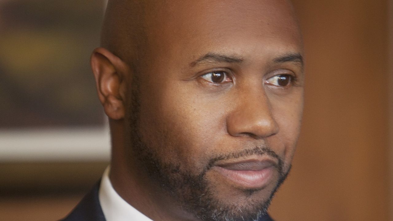 Дерек уэбстер сверхъестественное. Титус макин мл. Дерек уэбстер фото. Дерек уэбстер играет в 4 сезоне 911. Whispers сериал.