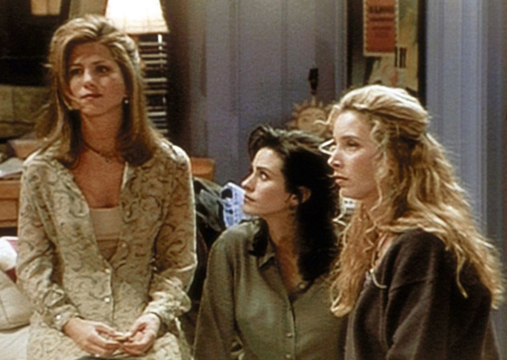 (v.l.n.r.) Rachel (Jennifer Aniston), Monica (Courteney Cox) und Phoebe (Lisa Kudrow) erzählen Ross, dass Carols Baby ein Junge sein wird. - Bildquelle: TM+  2000 WARNER BROS.
