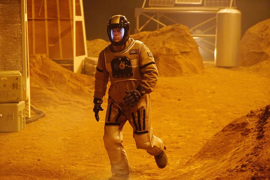 Als er im Expeditionsgelände ankommt, freut sich Castle (Nathan Fillion) noch über die mehr als ungewöhnlichen Umstände ... - Bildquelle: Richard Cartwright ABC Studios / Richard Cartwright
