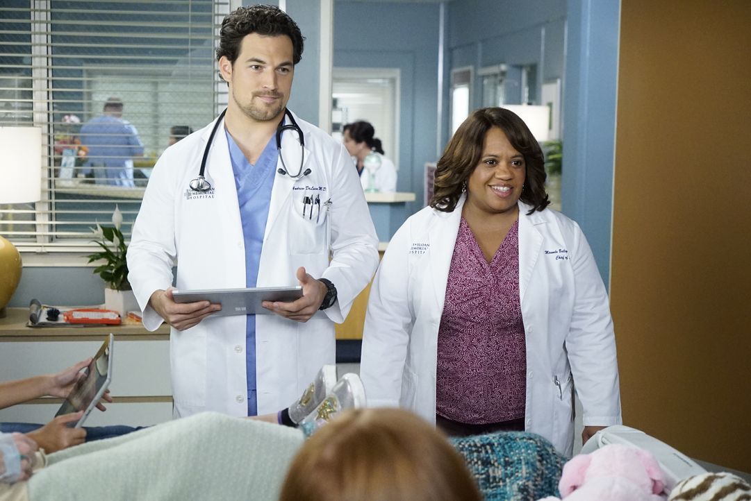 Dr. Andrew DeLuca (Giacomo Gianniotti, l.); Dr. Miranda Bailey (Chandra Wilson, r.) - Bildquelle: Kelsey McNeal © 2020 American Broadcasting Companies, Inc. All rights reserved. / Kelsey McNeal