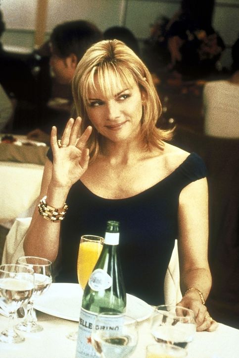 Typisch: Im Kreis ihrer Freunde flirtet Samantha (Kim Cattrall) mit den Nachbarn ... - Bildquelle: 2001 Paramount Pictures