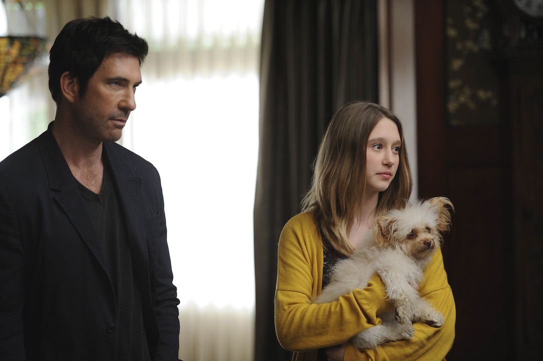 Violet (Taissa Farmiga, r.) ist ohnehin nicht gut auf ihren Vater Ben (Dylan McDermott, l.) zu sprechen. Als der dann auch noch plant, mit der Famil... - Bildquelle: 2011 Twentieth Century Fox Film Corporation. All rights reserved.