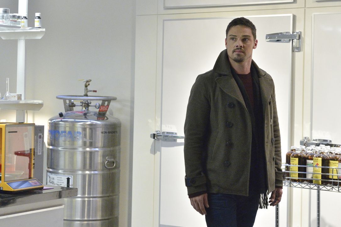 Vincent (Jay Ryan) willigt ein, Liam bei einer Mission zu helfen. Doch ist das wirklich eine gute Idee? - Bildquelle: Ben Mark Holzberg 2015 The CW Network, LLC. All rights reserved.