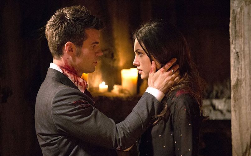 Elijah und Hayley sollen heiraten - Bildquelle: Warner Bros. Entertainment Inc.