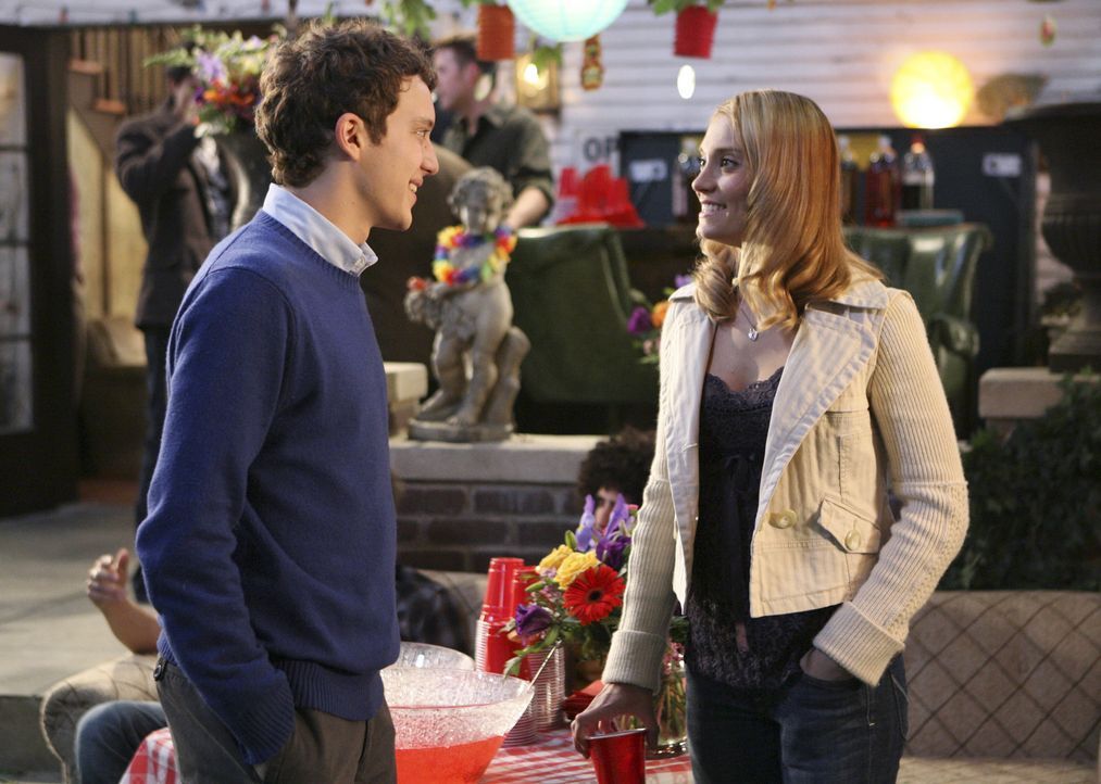 Das Elternwochenende steht bevor und Casey (Spencer Grammer, r.) und Rusty  (Jacob Zachar, l.) sind über den Besuch ihrer Elter wenig erfreut ... - Bildquelle: ABC Family