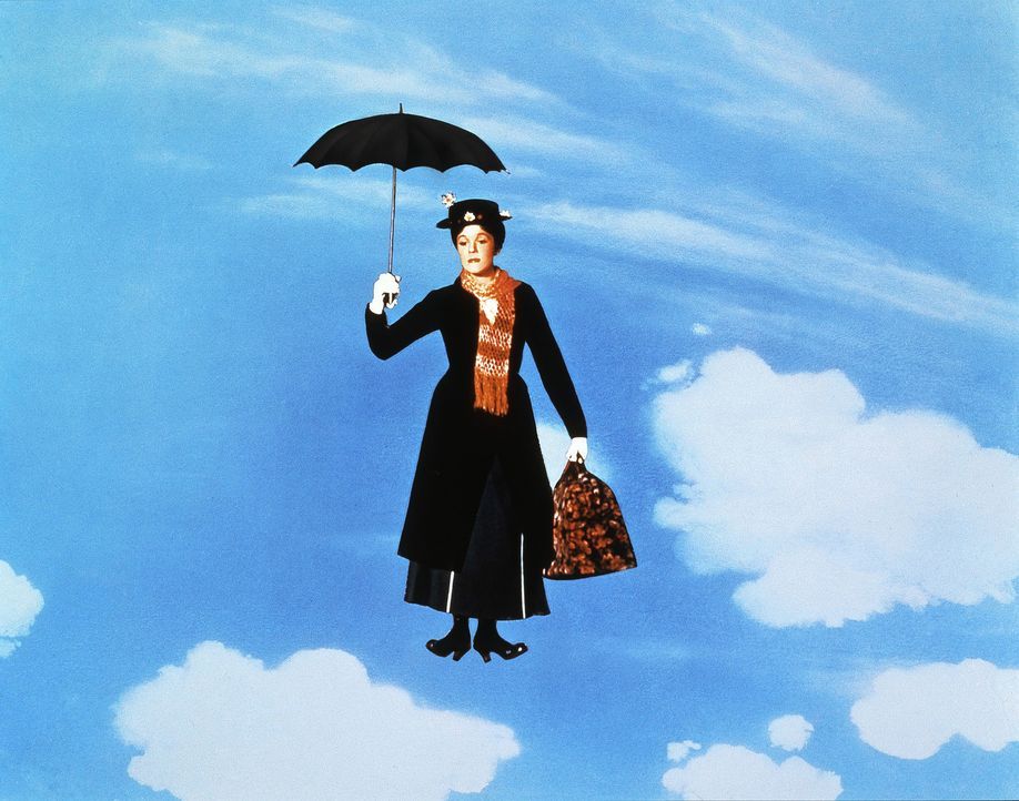 Mit dem Auftauchen von Mary Poppins (Julie Andrews), dem neuen Kindermädchen, verändert sich das Leben von Familie Banks schlagartig ... - Bildquelle: Walt Disney Company. All Rights Reserved.