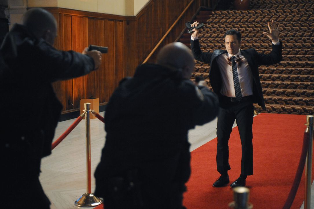 Wäre die Polizei nicht dazwischen gegangen, hätte Kevin (Seamus Dever) den Attentäter noch erwischt ... - Bildquelle: David Moir ABC Studios / David Moir