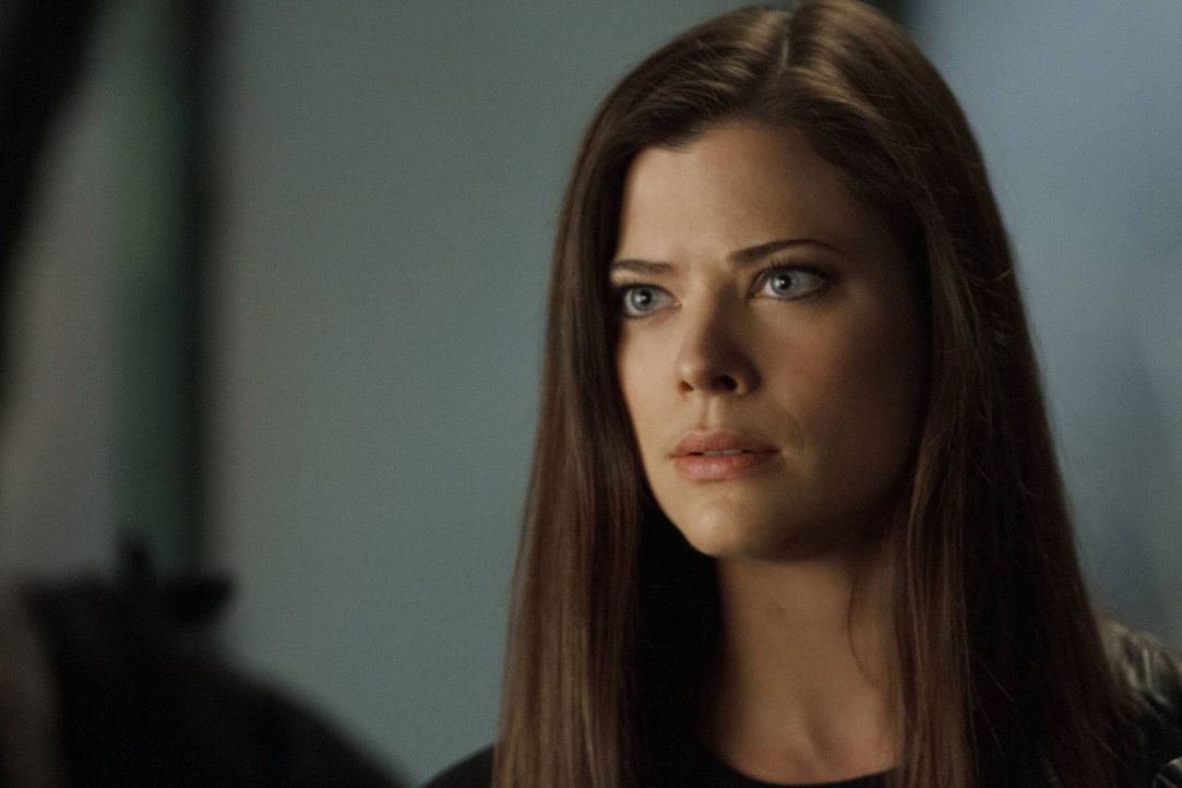 Für Cara (Peyton List) wird es immer schwerer, ihre Leute hinter sich zu vereinen ... - Bildquelle: Warner Bros. Entertainment, Inc